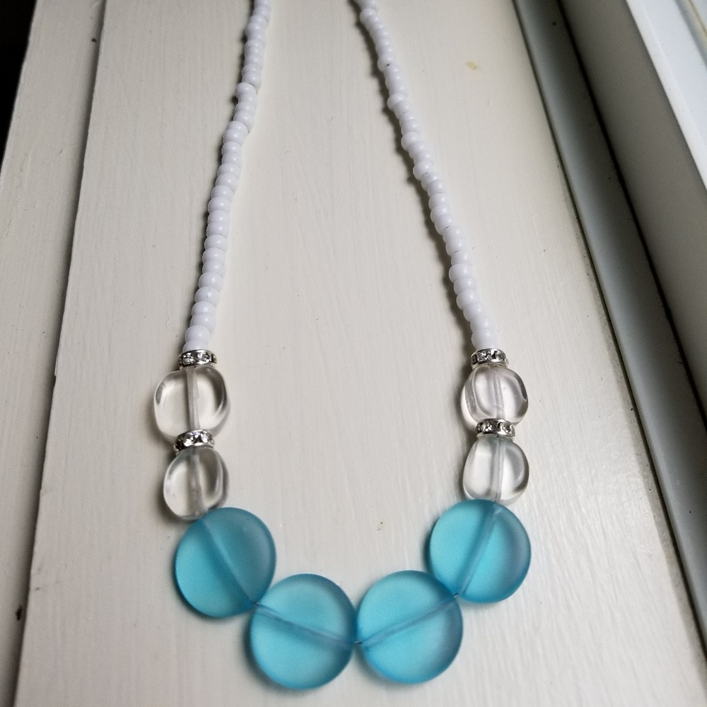 Blue, clear and white clasp necklace